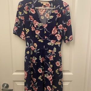 Fun navy floral dress w/pockets!